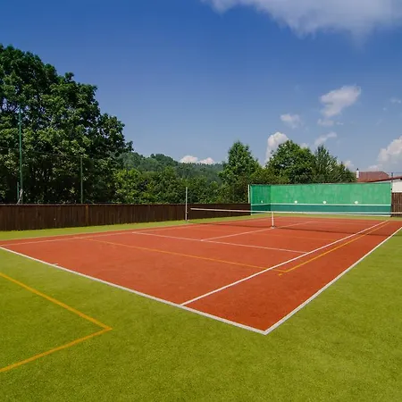 Kastiel Hanus Guest house 3*